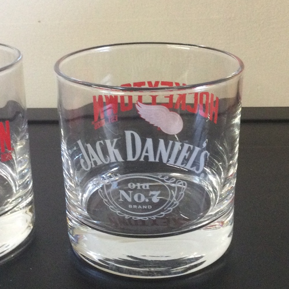 2 Jack Daniels Red Wings Glasses - Picture 3 of 5